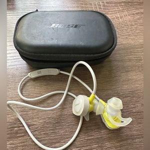 Used Bose Soundsport Wireless Headphones with charging case